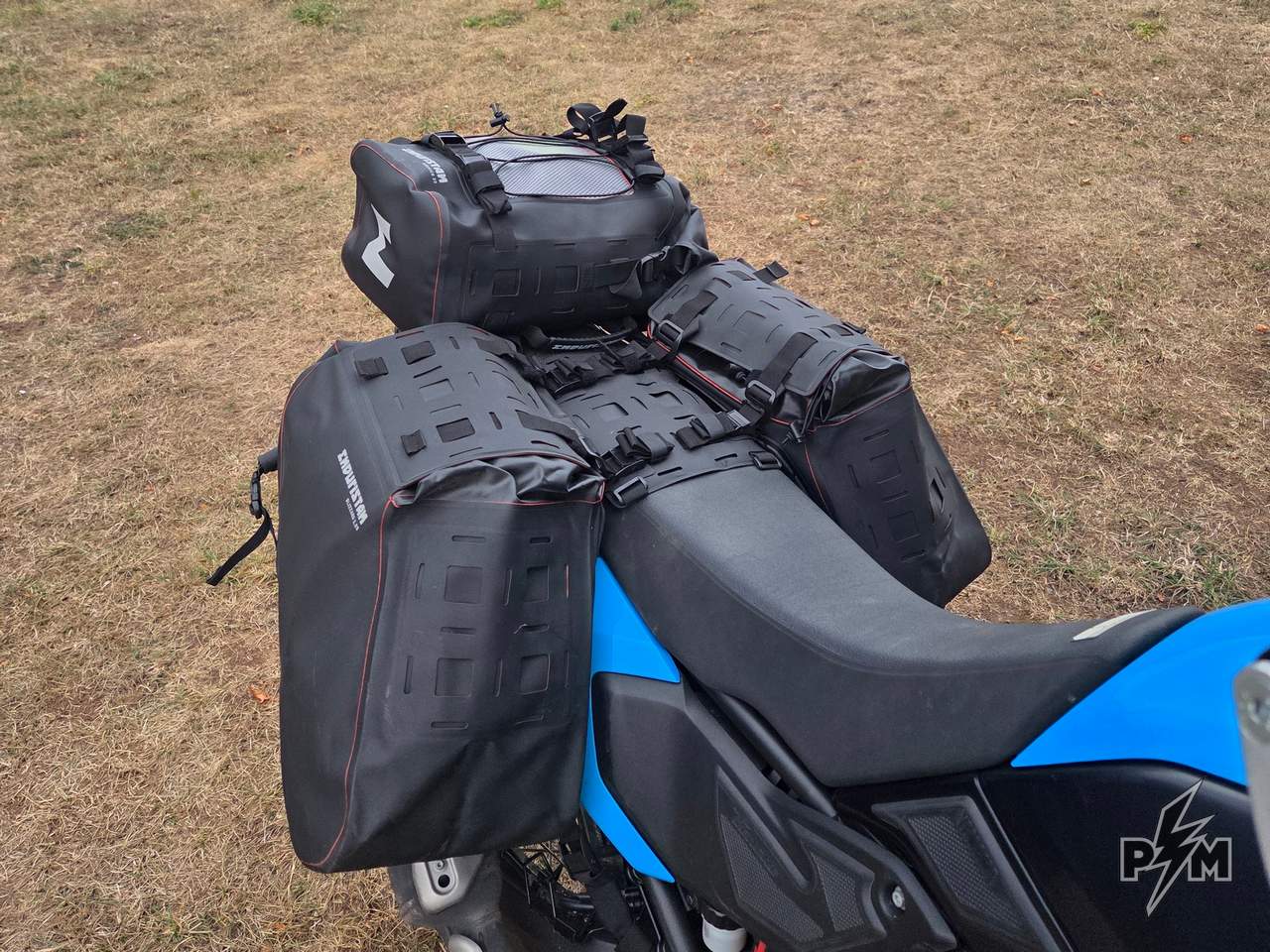 Perun moto Yamaha Tenere 700 TOp luggage rack with Enduristan Blizzard 2.35 rackless bags