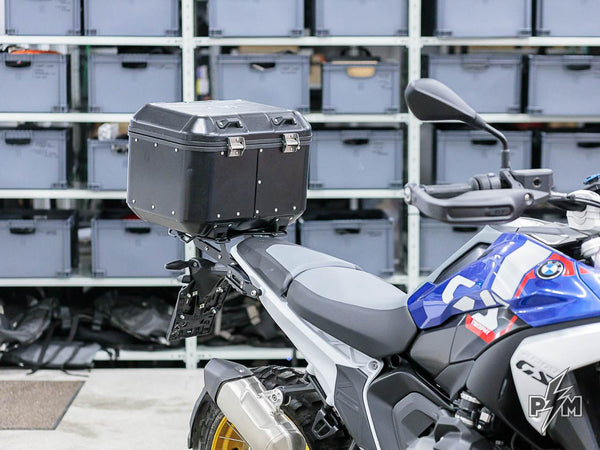 Givi Trekker 46l top case on BMW R1300GS - Perunmoto