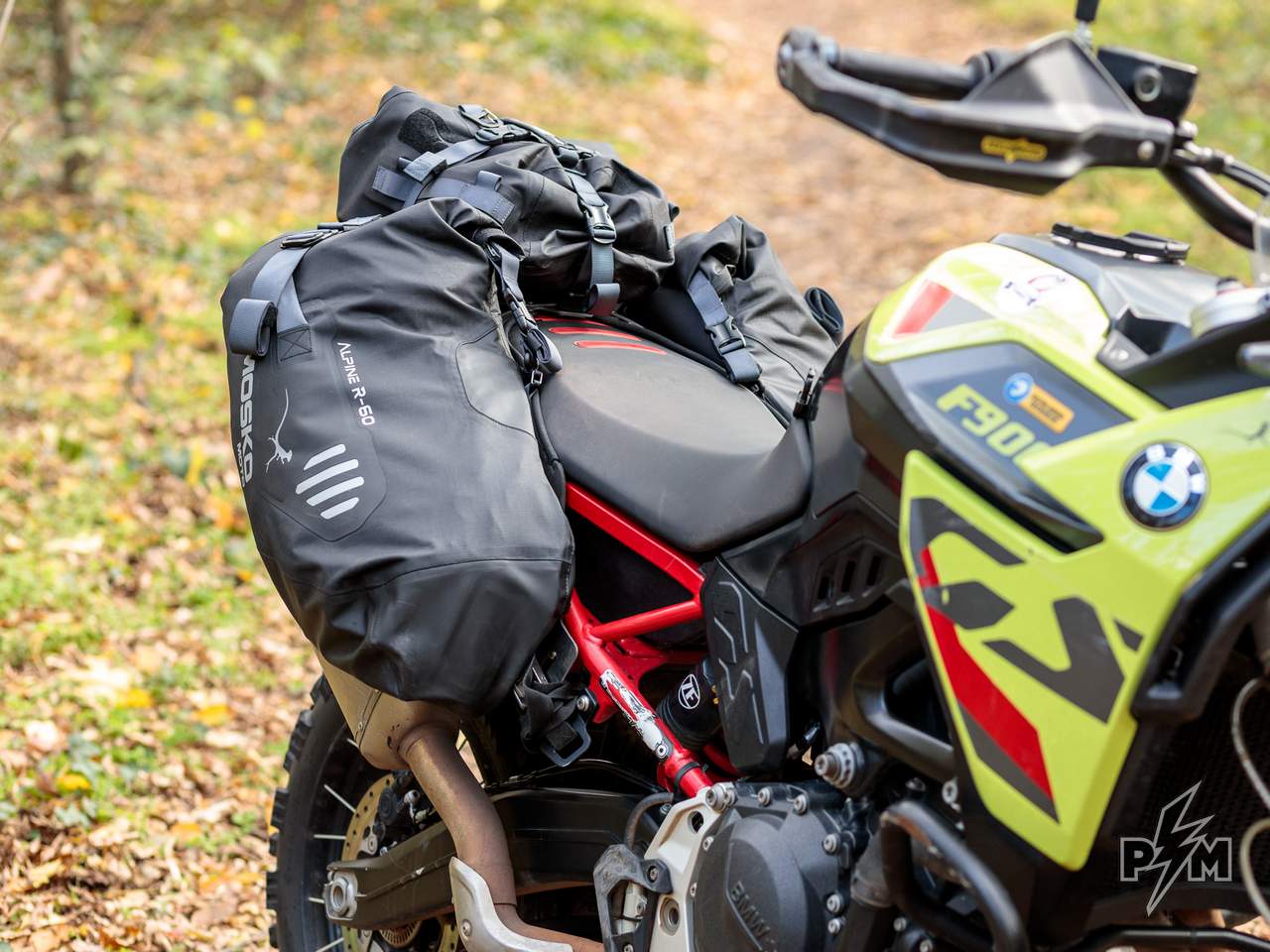 perun moto mini top rack for BMW F900GS with Mosko Alpine 60 rackless