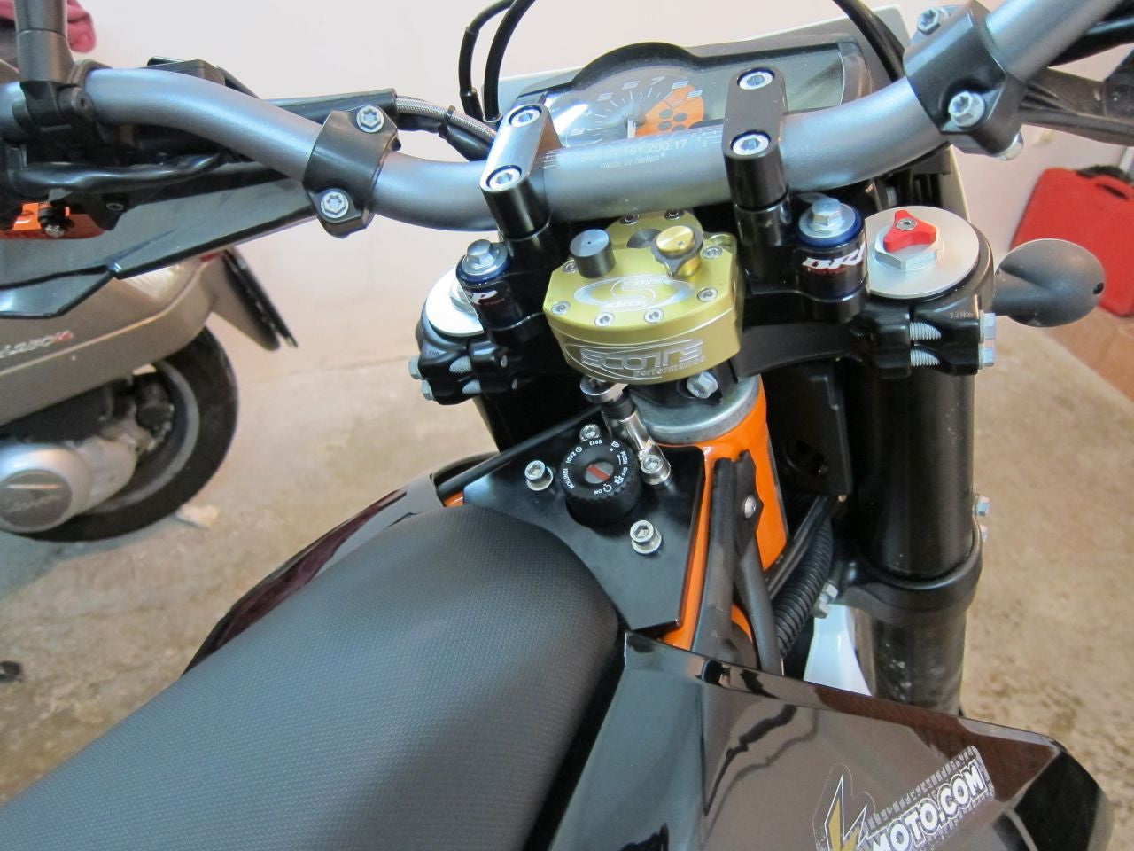 Scotts steering stabilizer and BRP rubber mounted sub mount for KTM 690 Enduro