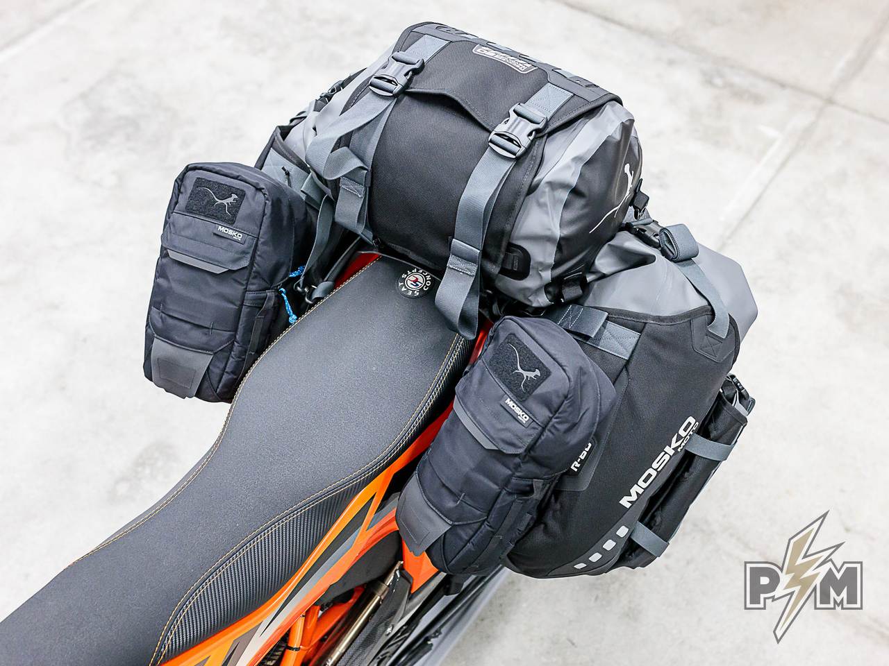Perun moto KTM 690 Luggage rack, Extension plate and Heel guards with Mosko moto Reckless R80