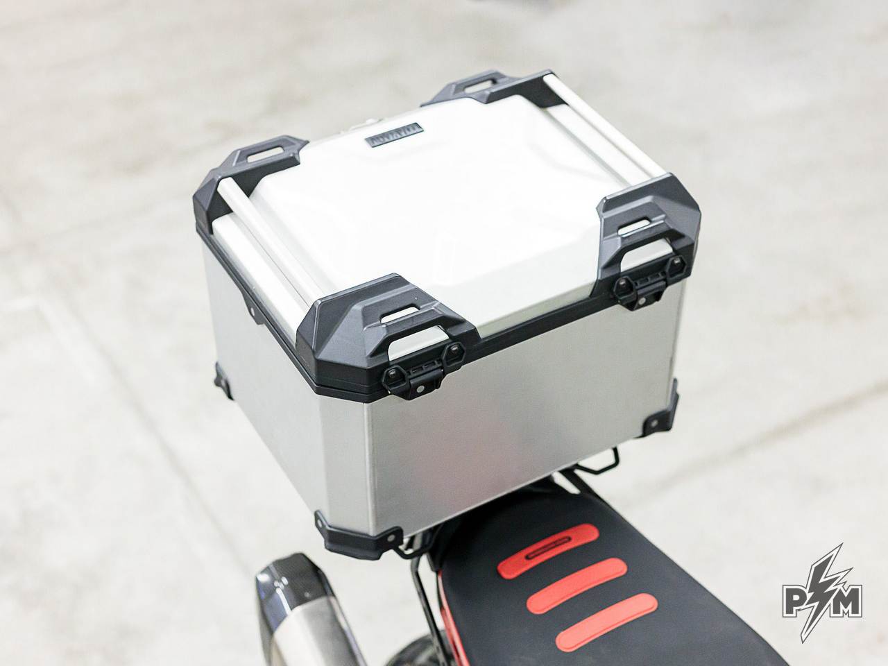 SW-Motech Trax ADV 38l Top case on BMW F900GS - Perunmoto