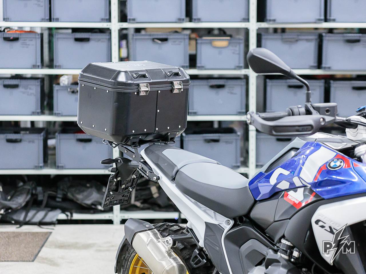 Perun moto BMW R1300GS Top luggage rack Sport with Givi Trekker Top case