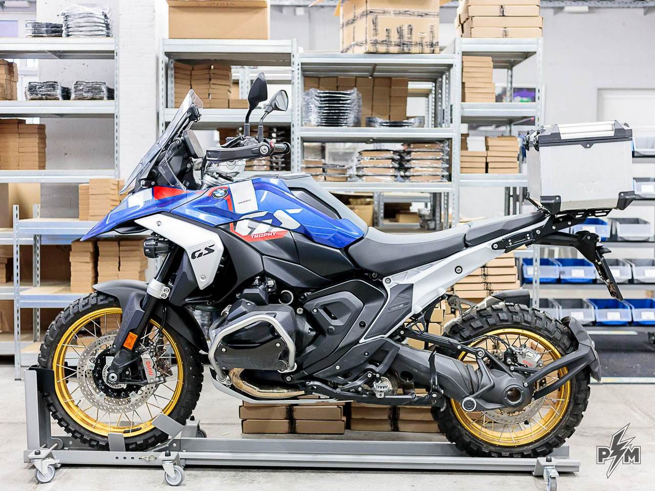 Perun moto BMW R1300GS Top luggage rack - sport with SW Motech Trax top case