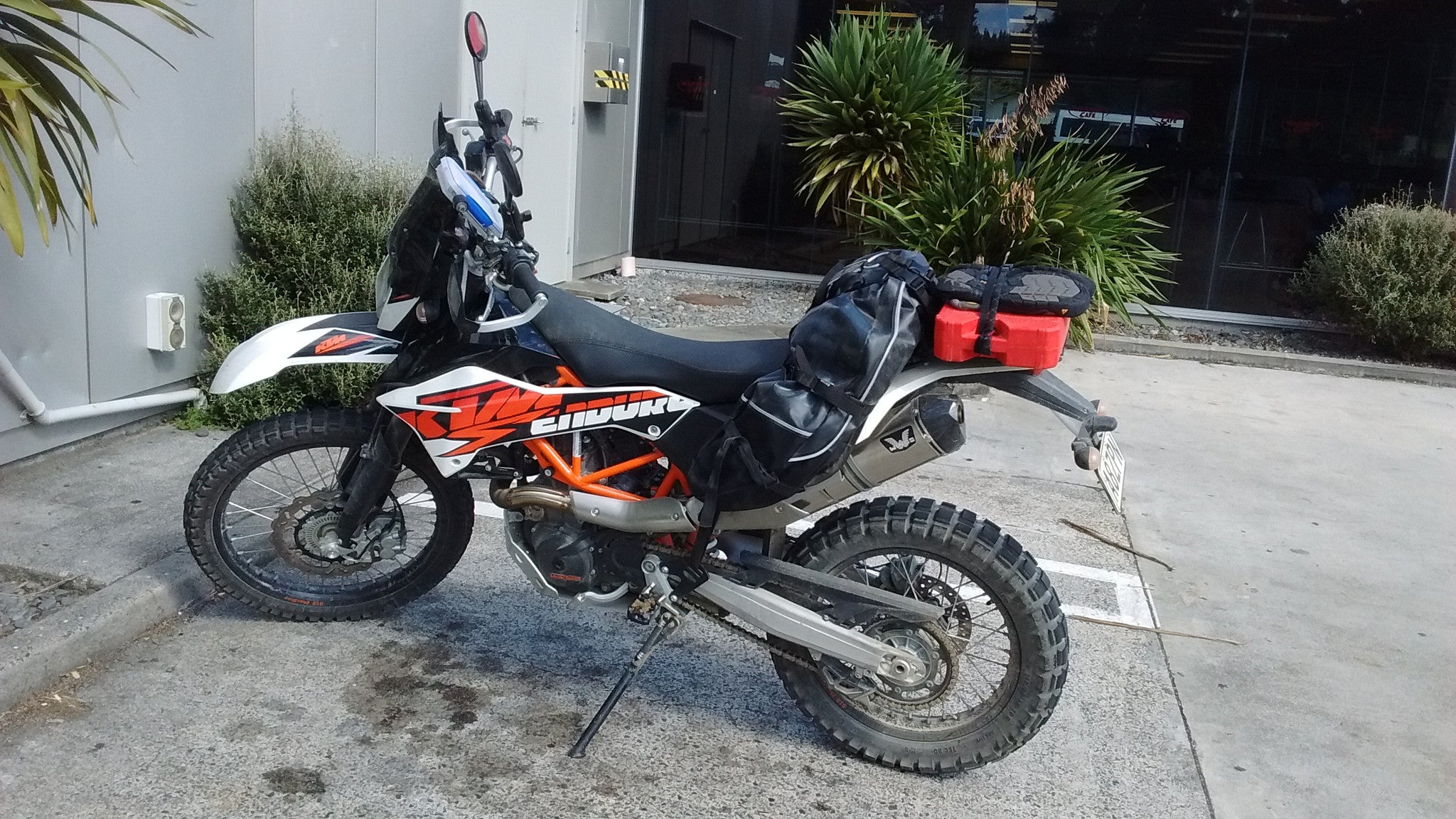 Giant Loop Coyote and Perun moto Luggage rack and Heel guards - Perunmoto