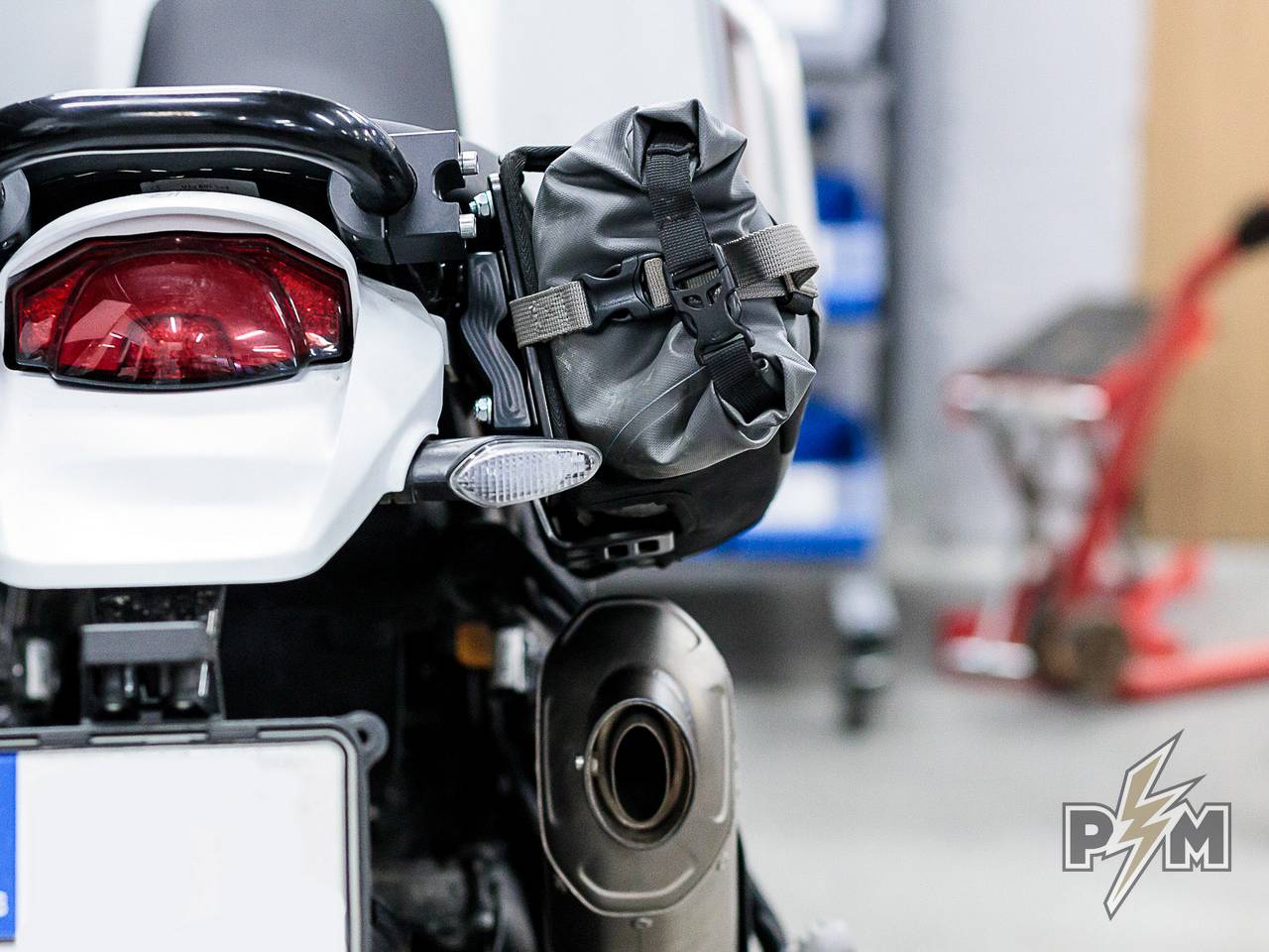 Perun moto - Ducati DesertX Side Carriers + Mosko moto Aux Pox 4l - 9